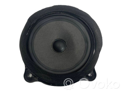 Динамик(и) в передней двери