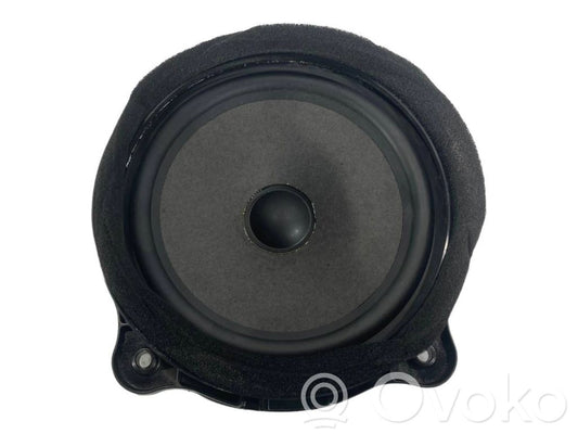 Skaļrunis (-i) priekšējās durvīs