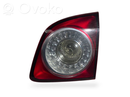 Aizmugurējais lukturis pārsegā