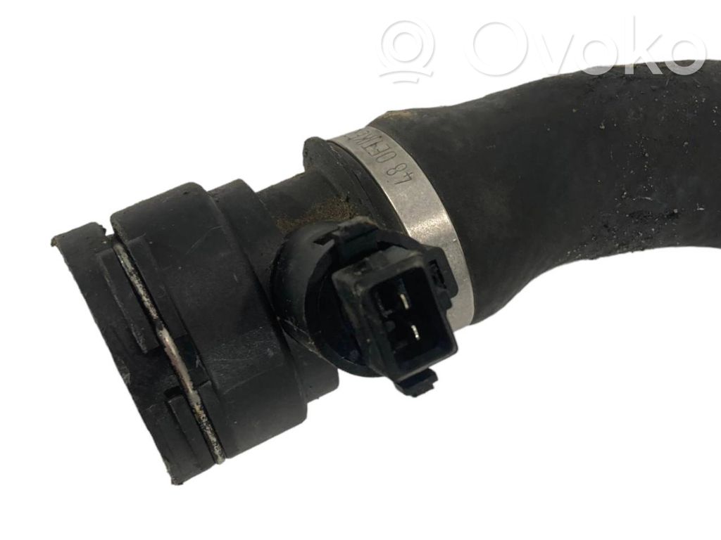 Caurulīte (-es) / šļūtene (-es)