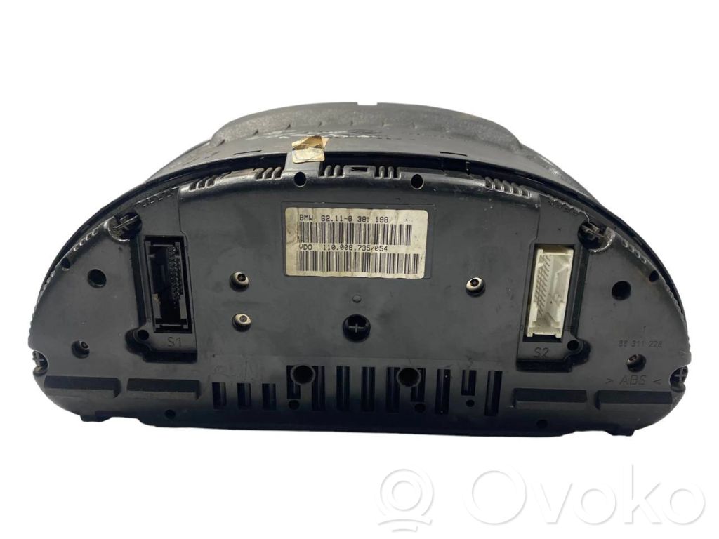 Speedometer (in the instrument panel)