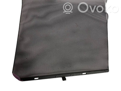 Apšuvums aizmugurējām durvīm