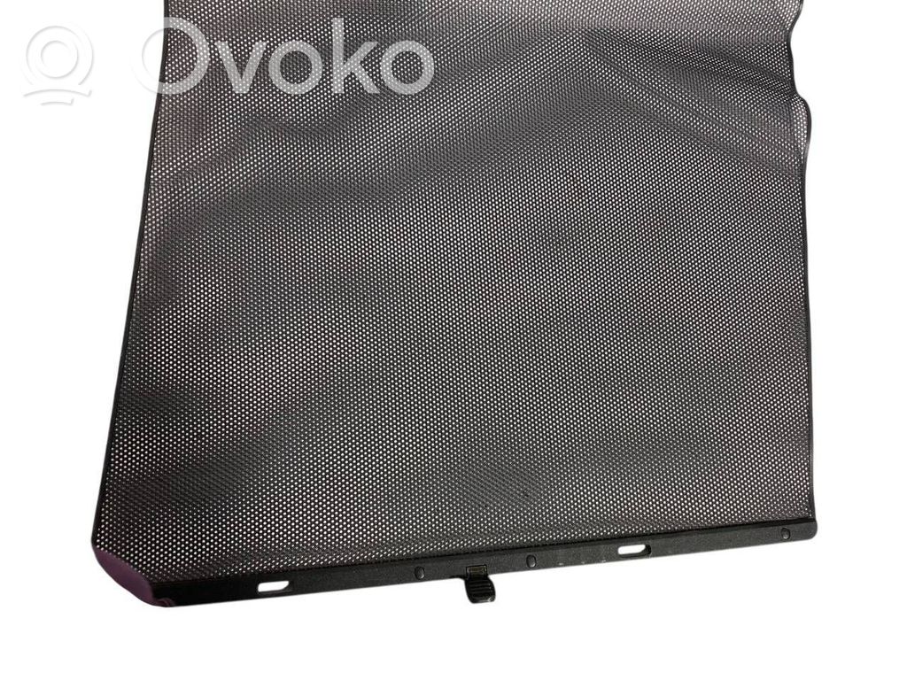 Apšuvums aizmugurējām durvīm