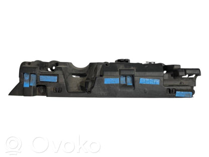 Dzinēja pārsegs (dekoratīva apdare)