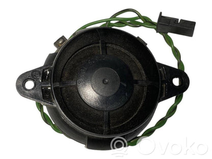 Augsto frekvenču skaļrunis (-i) priekšējās durvīs