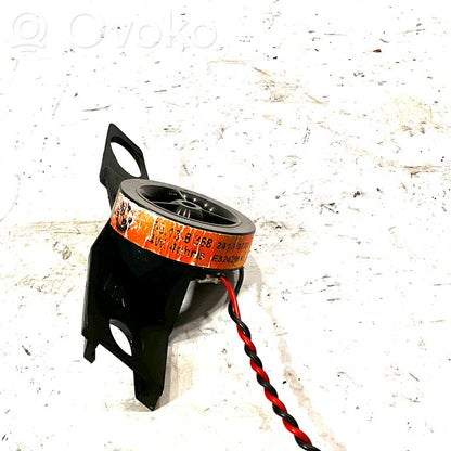 Твитер(ы) в передней двери