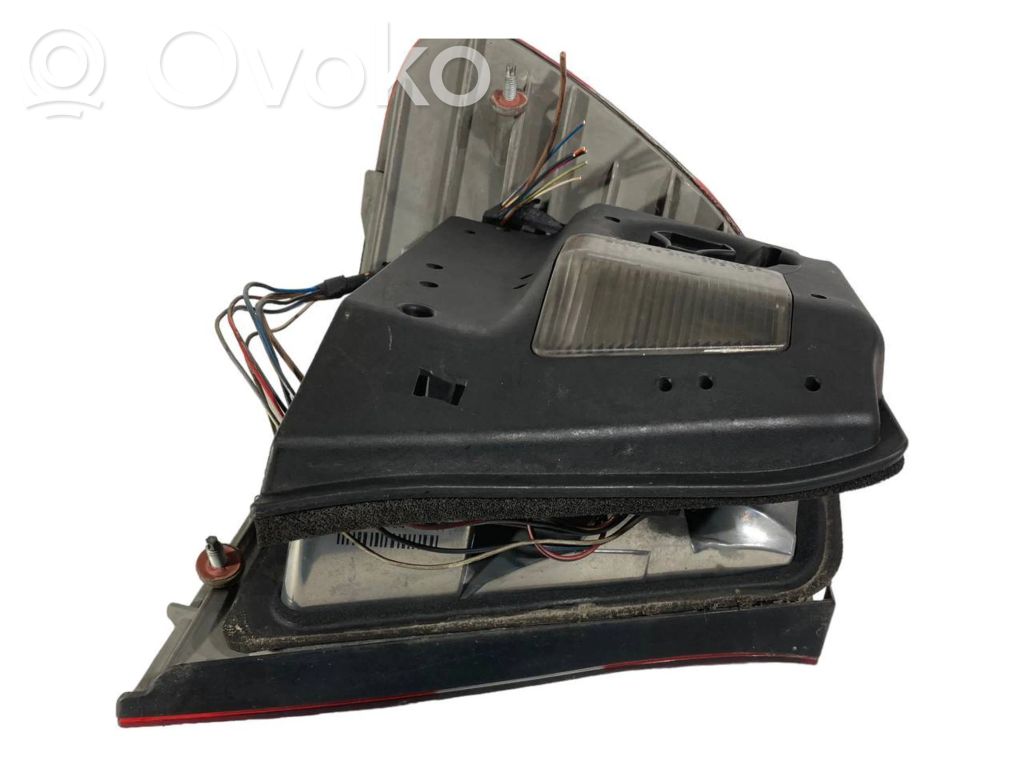 Aizmugurējais lukturis virsbūvē