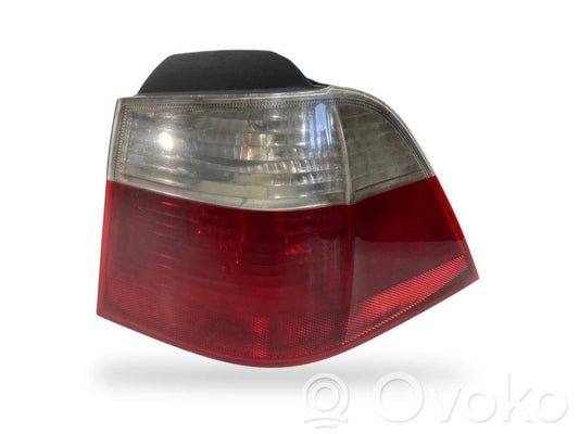 Задний фонарь в кузове