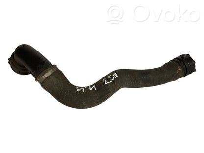 Caurulīte (-es) / šļūtene (-es)