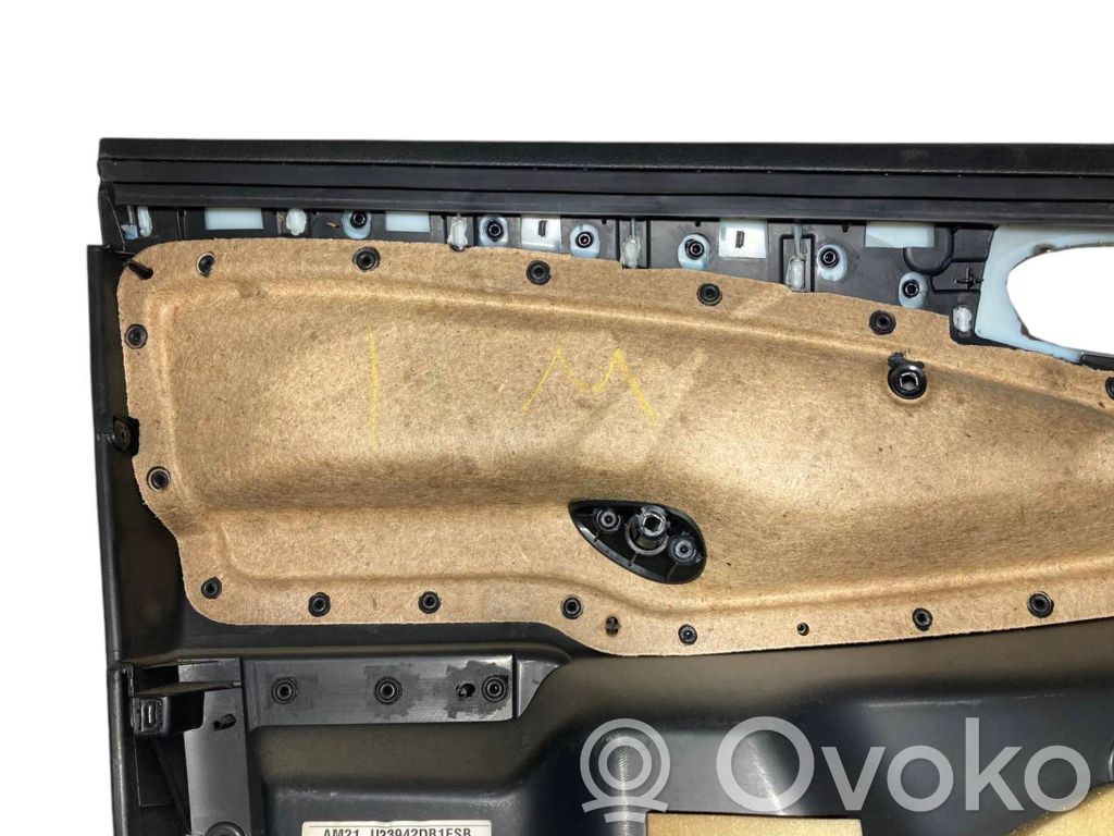 Priekšējo durvju apdare