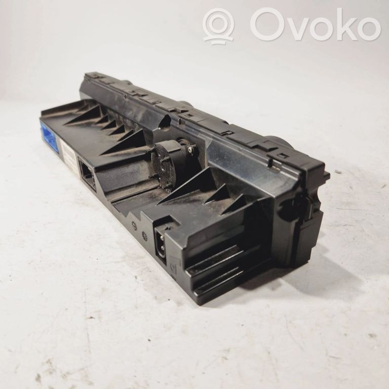 Gaisa kondicioniera / klimata kontroles / salona apsildes vadības bloks (salonā)