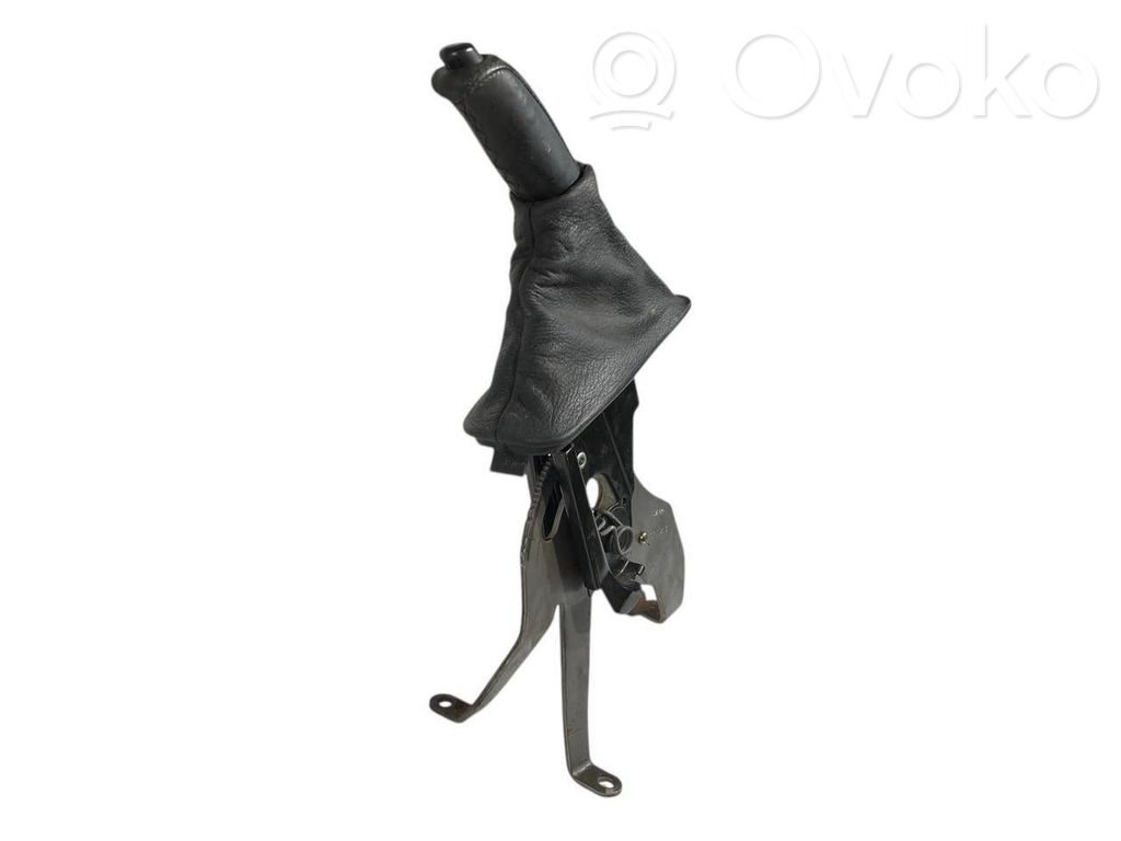 Rokas bremzes mehānisms (salonā)