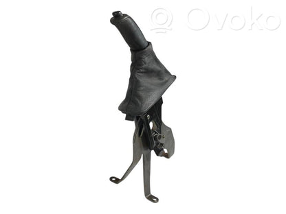 Rokas bremzes mehānisms (salonā)