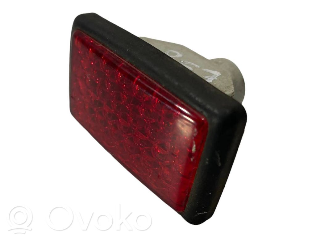 Aizmugurējo durvju apgaismojums (iekšpusē)