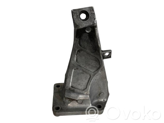 Engine mounting bracket