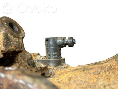 Priekšējā riteņa rumbas vārpstas šarnīrs (stupica, capfa)