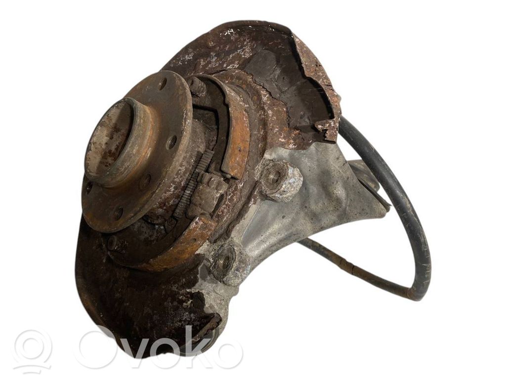 Aizmugurē riteņa rumbas vārpstas šarnīrs (stupica, capfa)