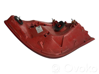 Aizmugurējais lukturis virsbūvē