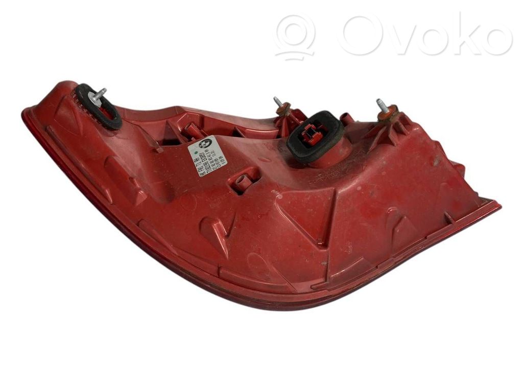 Задний фонарь в кузове