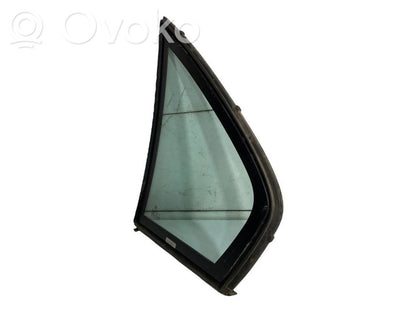 Mazais stikls "A" aizmugurējās durvīs