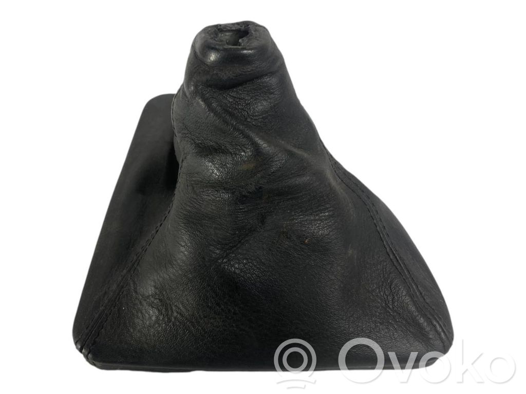 Ātrumu pārslēgšanas sviras dekoratīvā apdare (āda, uzgalis)