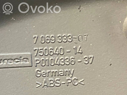 Instrumentu paneļa dekoratīvā apdare