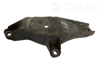 Engine mounting bracket