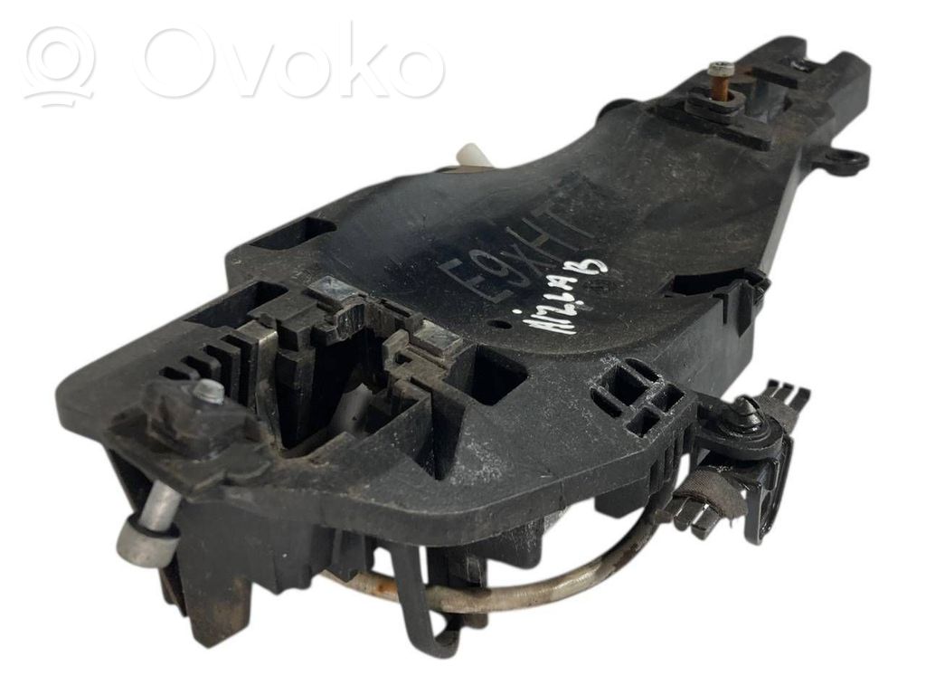 Aizmugurē turētājs / kronšteins ārējam atvēršanas rokturim