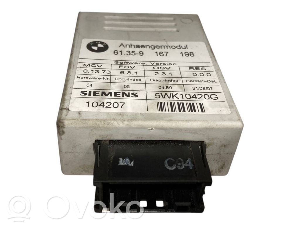 Piekabes āķa vadības bloks