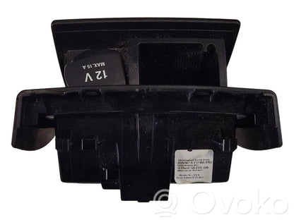 Pelnutrauks (aizmugurē)