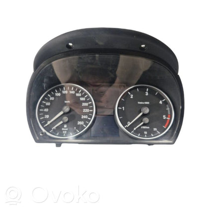 Speedometer (in the instrument panel)