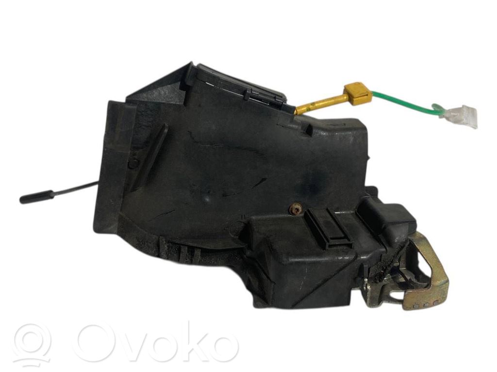 Priekšpusē slēdzene