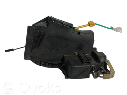 Priekšpusē slēdzene