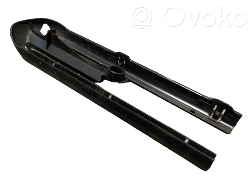 Front driver's seat rail(s)