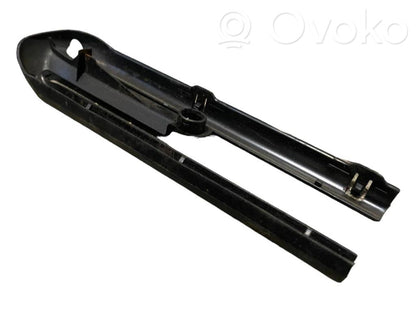 Front driver's seat rail(s)