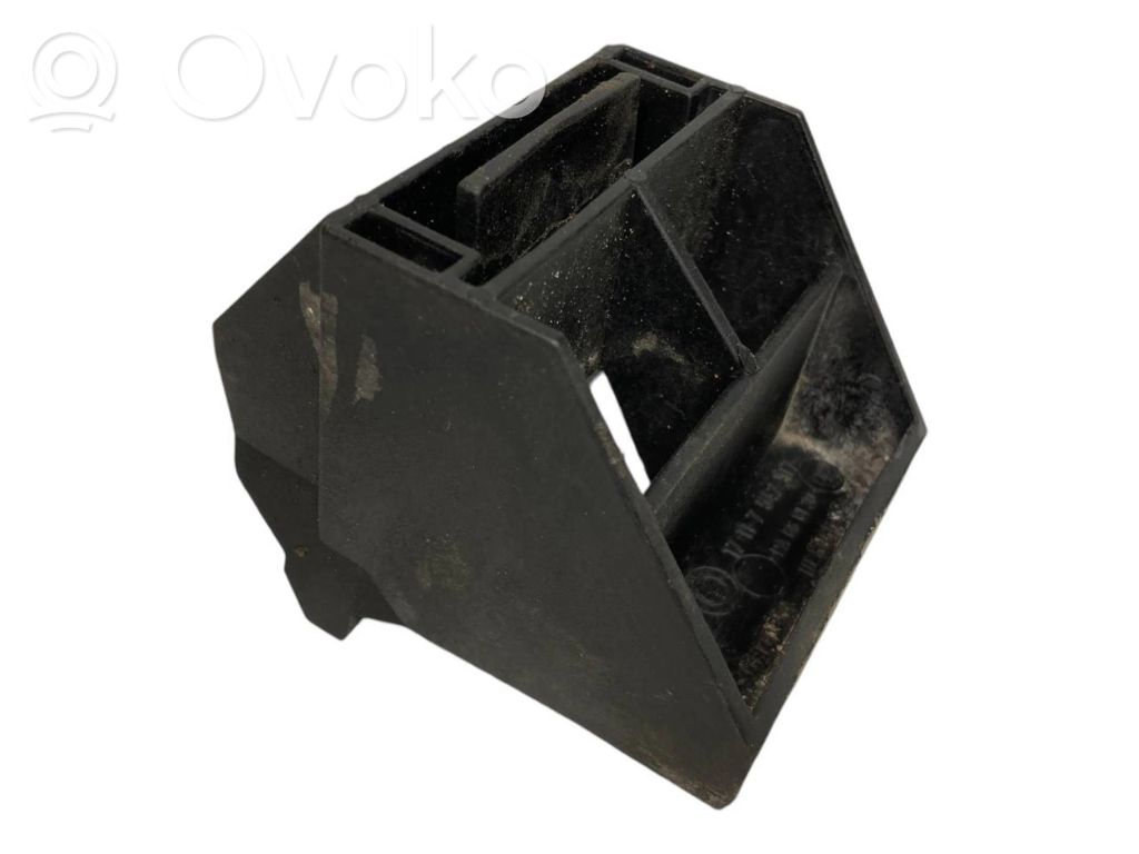 Держатель/кронштейн радиатора(ов)