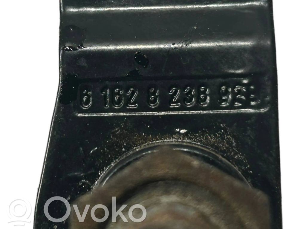 Aizmugurējā stikla tīrītāja mehānisms