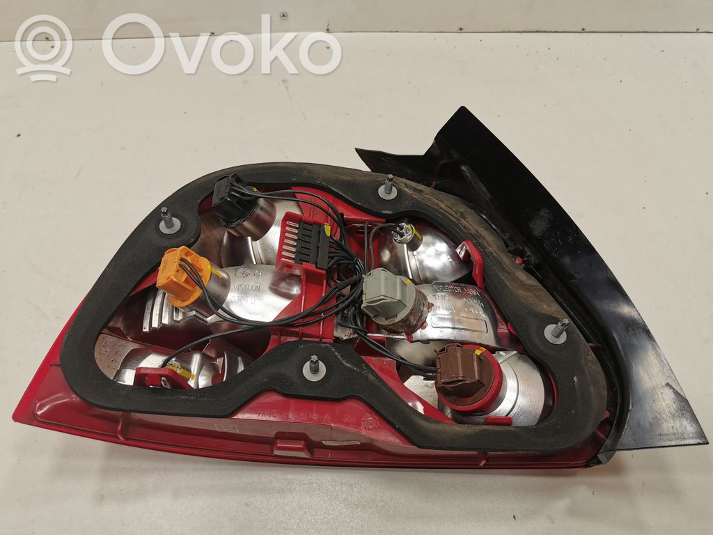 Aizmugurējais lukturis virsbūvē