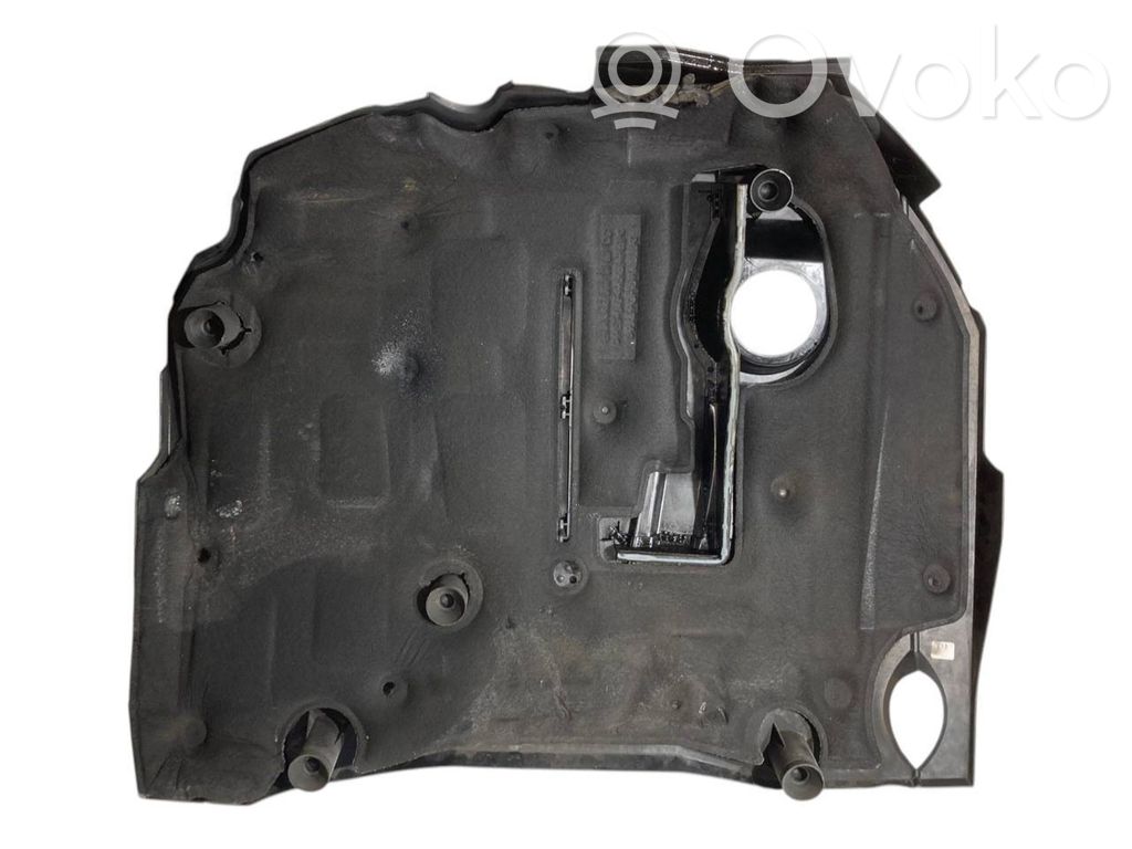 Dzinēja pārsegs (dekoratīva apdare)