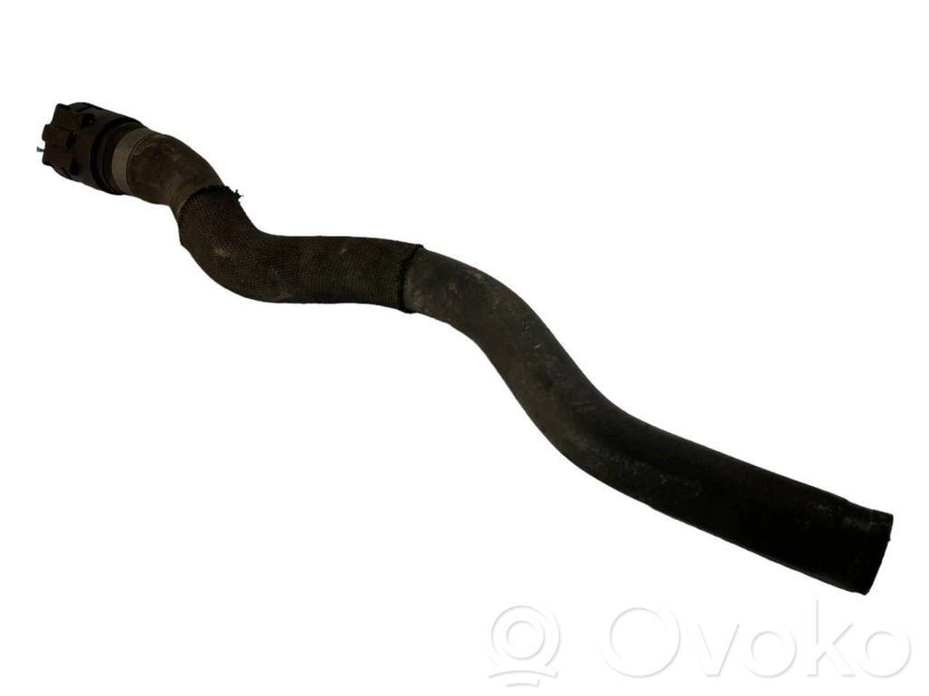 Caurulīte (-es) / šļūtene (-es)