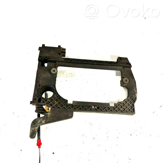 Держатель/кронштейн для внешней ручки открывания спереди