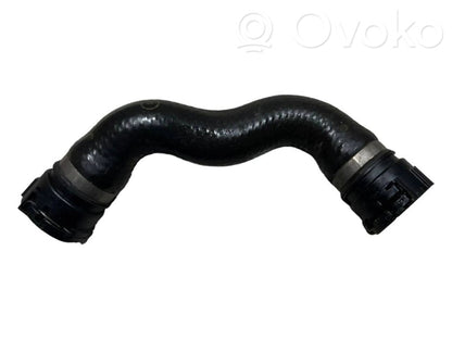 Caurulīte (-es) / šļūtene (-es)