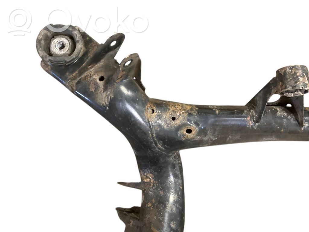 Pusrāmis aizmugurējais / priekšējais