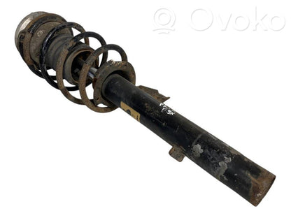 Priekšpusē amortizators ar atsperi