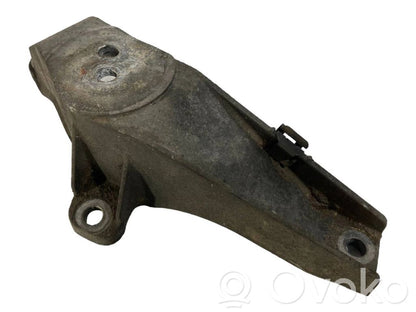 Engine mounting bracket