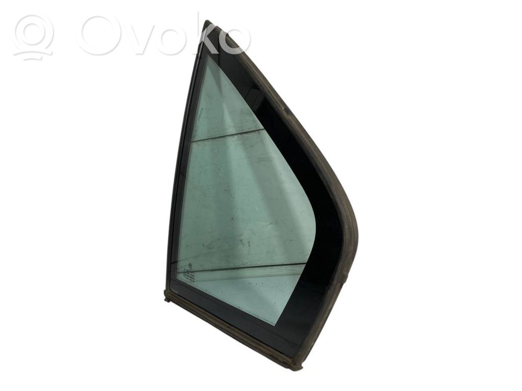 Mazais stikls "A" aizmugurējās durvīs