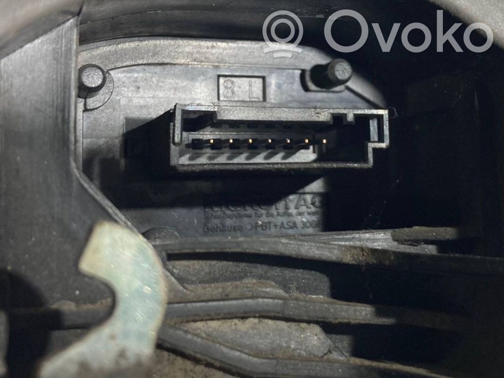 Aizmugurē slēdzene