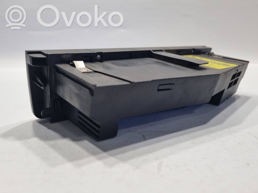 Gaisa kondicioniera / klimata kontroles / salona apsildes vadības bloks (salonā)