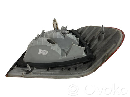 Задний фонарь в кузове