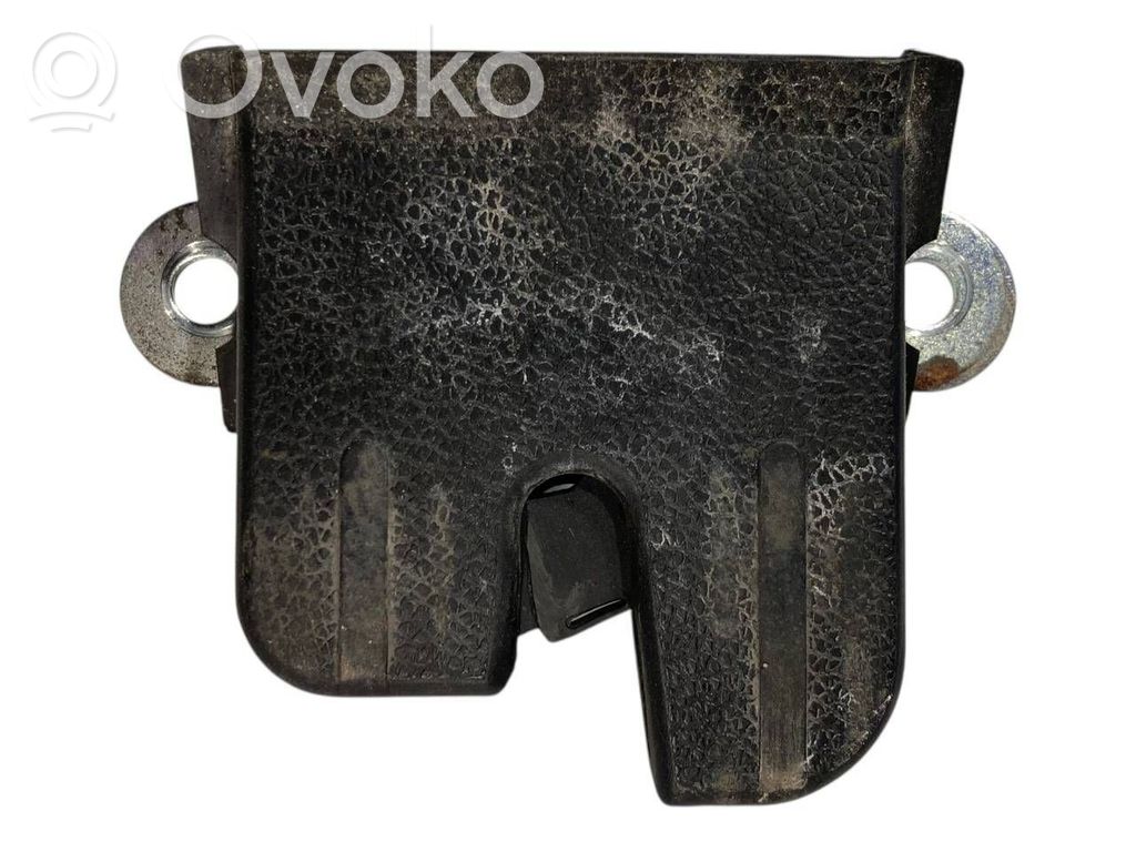 Aizmugurējā pārsega slēdzene